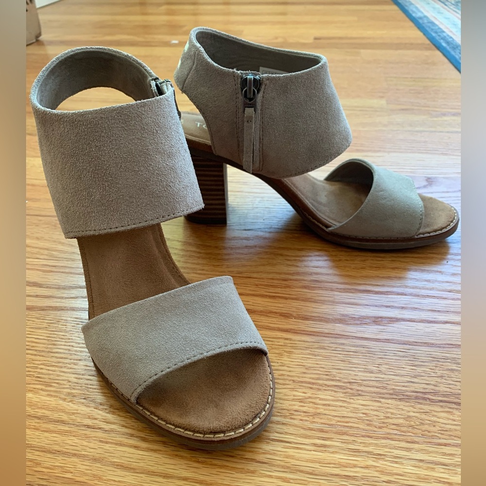 TOMS Majorca Wedge Suede Shoes, Size 7